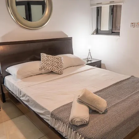 Pensiune Spacious Ensuite Bedroom. *
